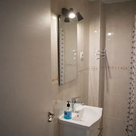 Luminoso Piso + Balcón En Apartamento Valência