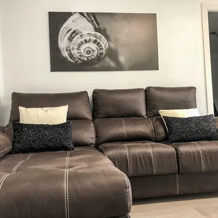 Luminoso Piso + Balcón En Apartamento
